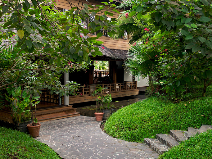 Exterior & Views 10