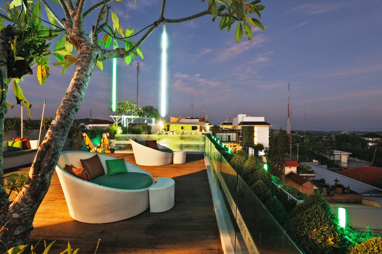 Exterior & Views 14