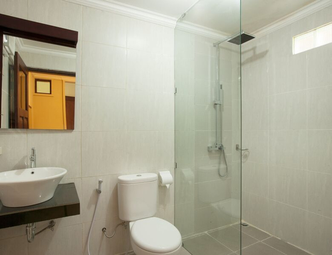 Bathroom 5, Nesa Sanur, Denpasar