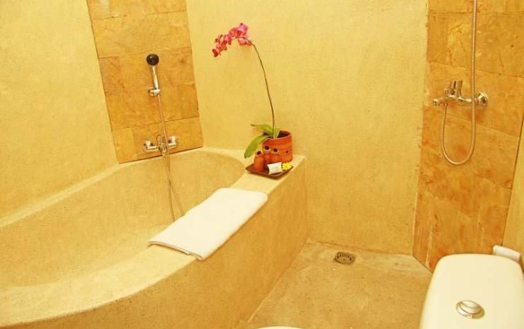 Bathroom 3, AniniRaka Hotel, Gianyar