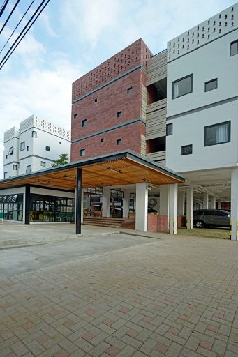 Exterior & Views 14