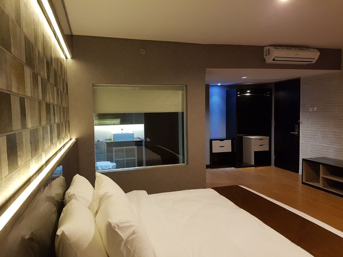 Bedroom 23
