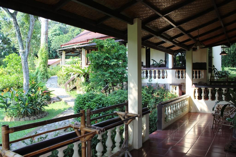 Exterior & Views 11