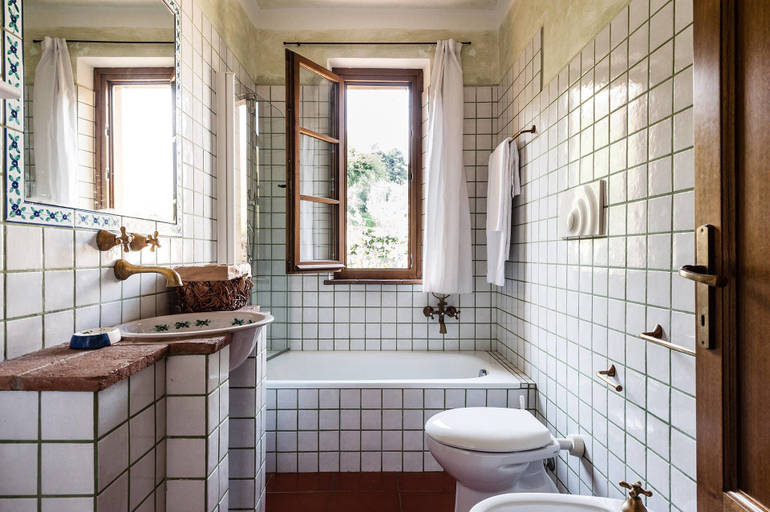 Bathroom 2, Tenuta degli Obizzi, Lucca