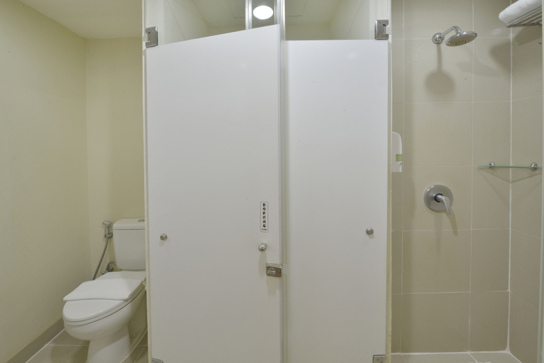 Bathroom 5, Whiz Hotel Malioboro Yogyakarta, Yogyakarta