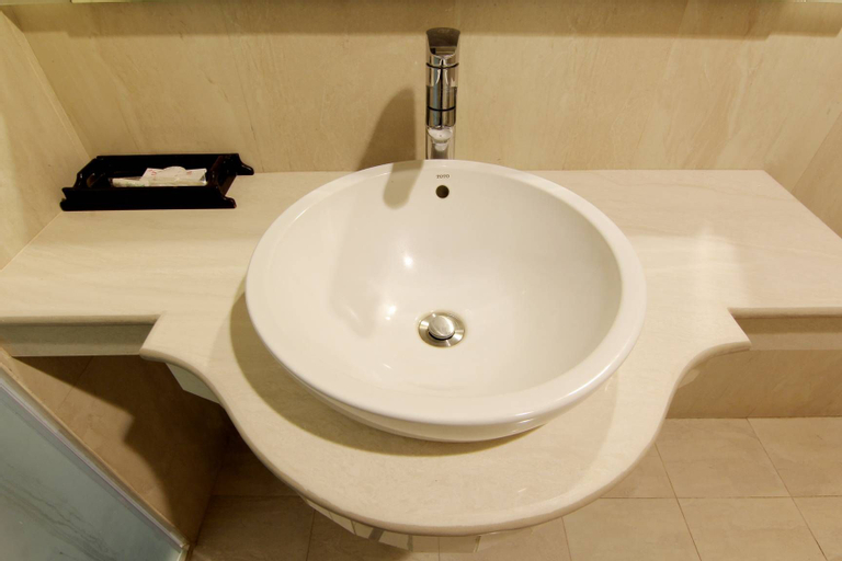 Bathroom 12