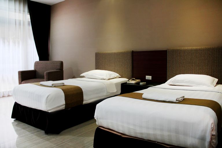 Bedroom 2, New Grand Park Hotel, Surabaya