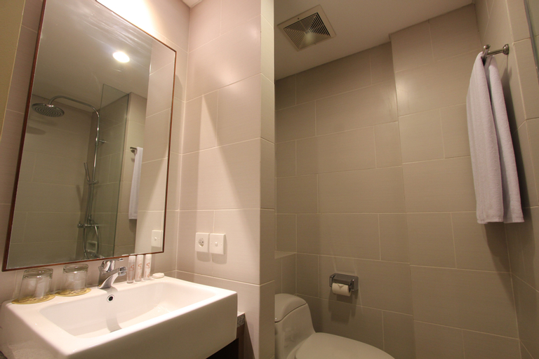 Bathroom 11
