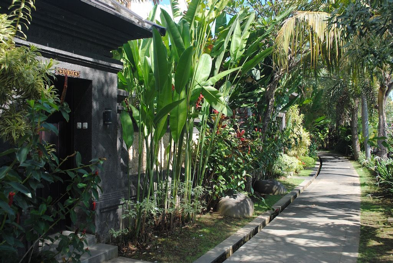 Exterior & Views 4