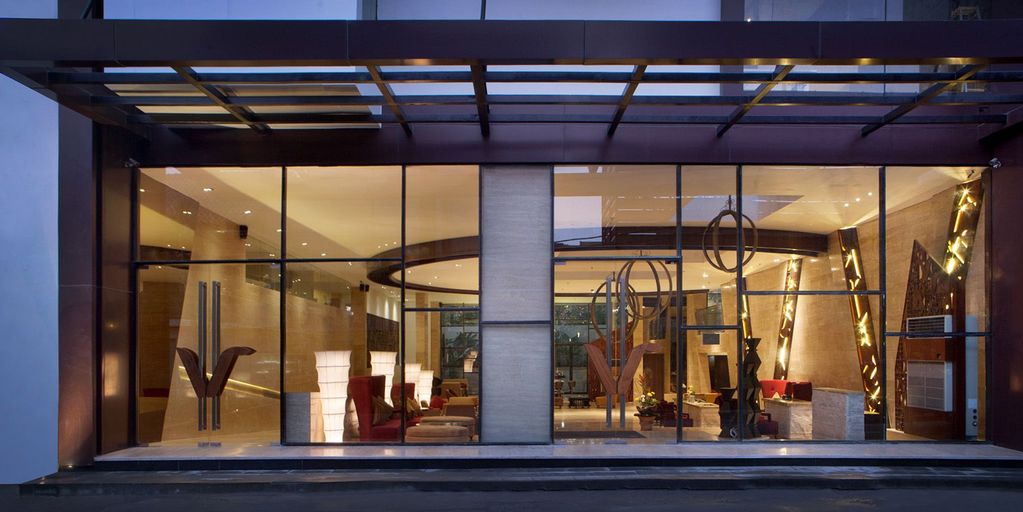 Exterior & Views 25