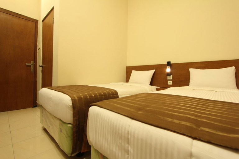 Bedroom 4, Urbanview Hotel Grand Surya Yogyakarta, Yogyakarta