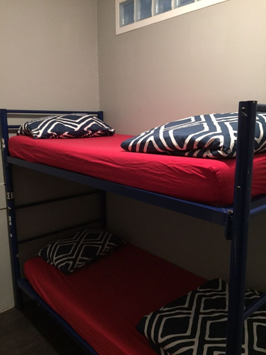 Bedroom 3, Balmain Backpackers, Sydney