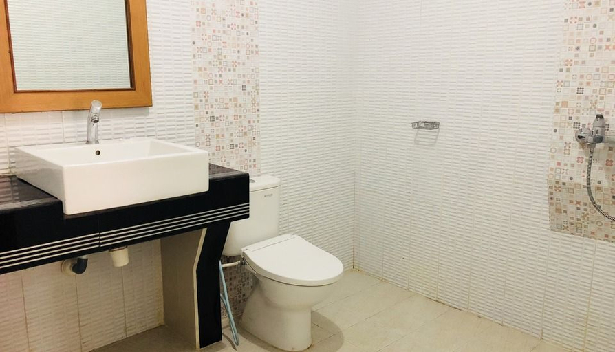 Bathroom 3, Dragon Palace Hotel Ternate, Ternate