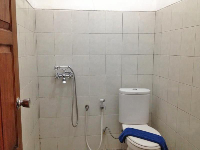 Bathroom, Larasati Guest House (permanently closed), Sleman