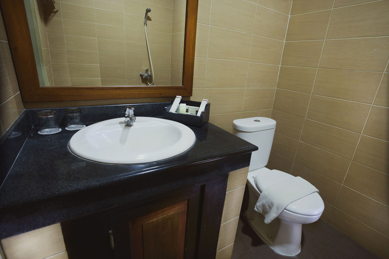 Melva Balemong - Bathroom