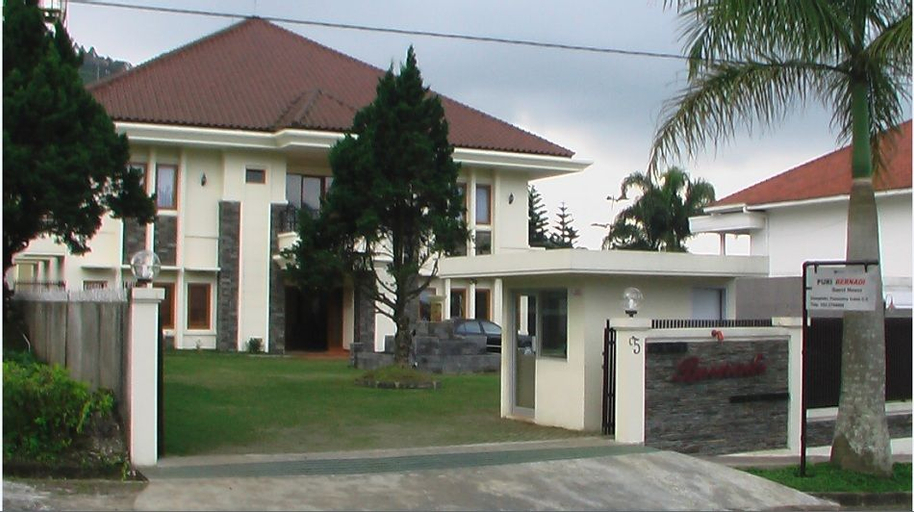 Exterior & Views 1, Puri Bernadi Guest House, Bandung
