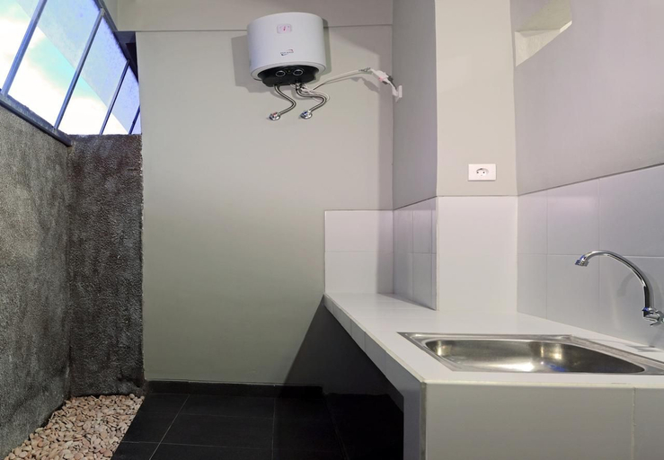 Bathroom 5, Amerta Homestay, Denpasar