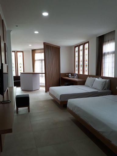 Corsica Hotel, Bandung