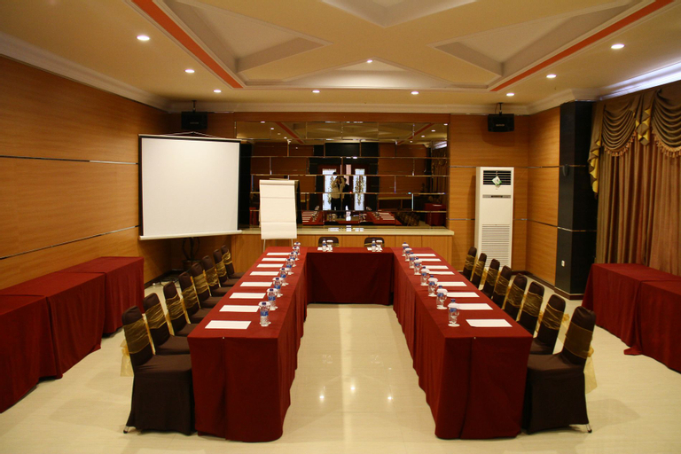 Business Facilities 14