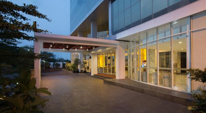 Exterior & Views 10