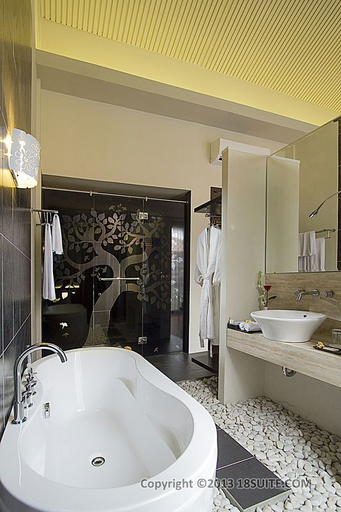 Bathroom 5, 18 Suite Villa Kuta, Badung