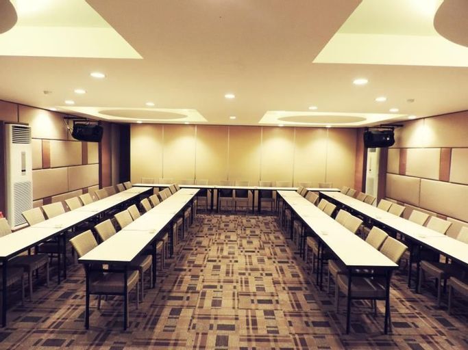 Dewarna Hotel And Convention Bojonegoro, Bojonegoro