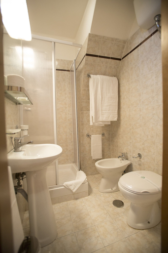 Bathroom 4, Hotel Giubileo, Rome