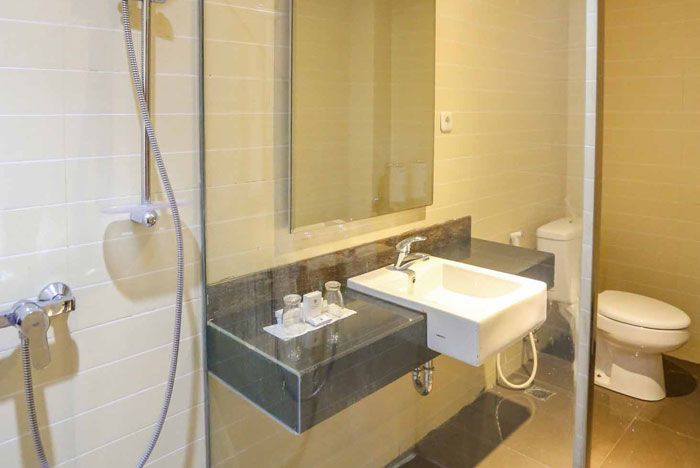 Bathroom 5, Sylvia Hotel Premier Kupang, Kupang
