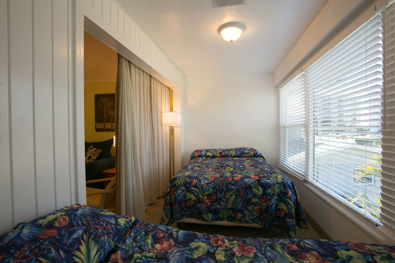 Bedroom 4, Dolphin Inn Resort, Lee