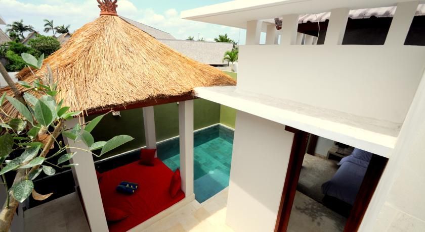 Exterior & Views 16