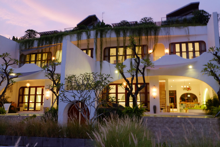 Exterior & Views 29