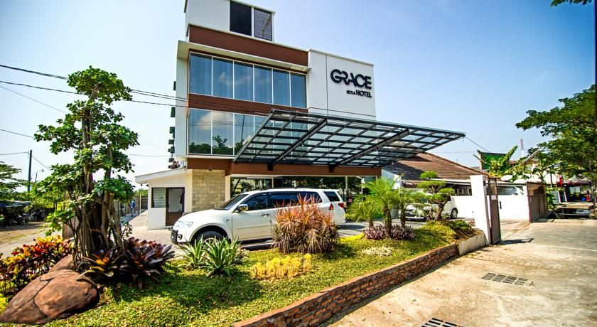 Exterior & Views 11