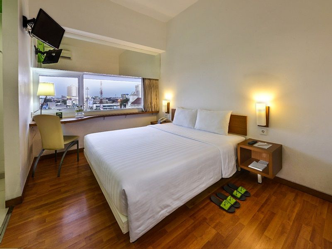 Whiz Hotel Pemuda Semarang, Semarang