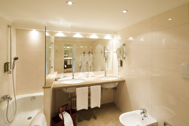 Bathroom 5, Treschers Schwarzwald Hotel, Breisgau-Hochschwarzwald