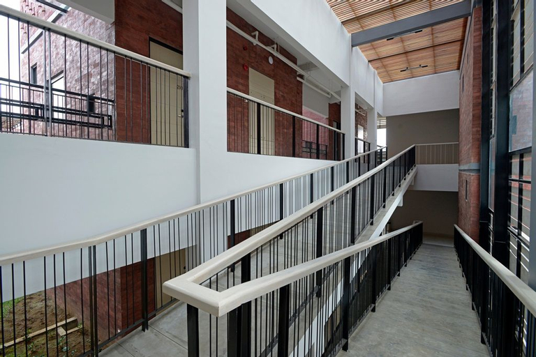 Exterior & Views 16