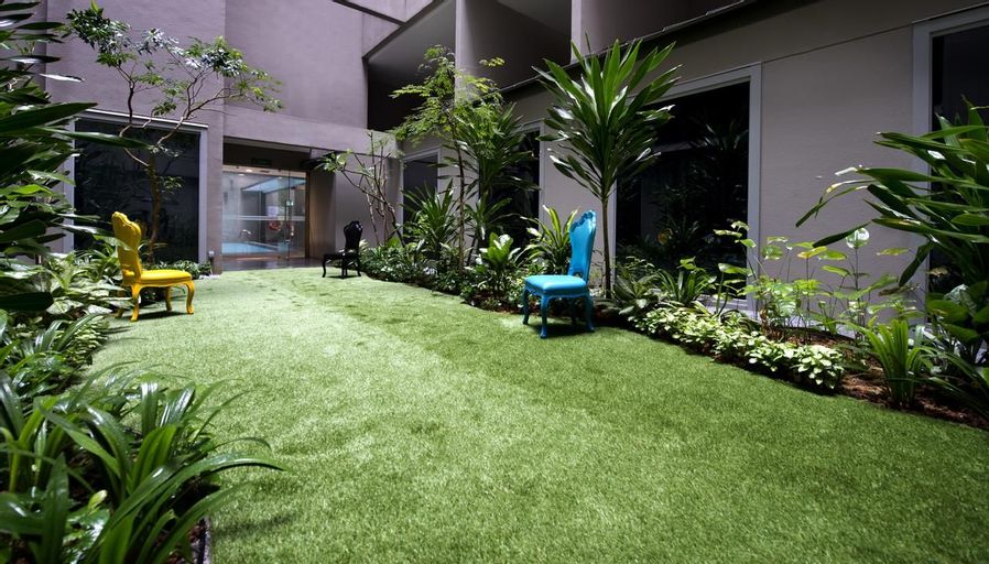 Exterior & Views 9