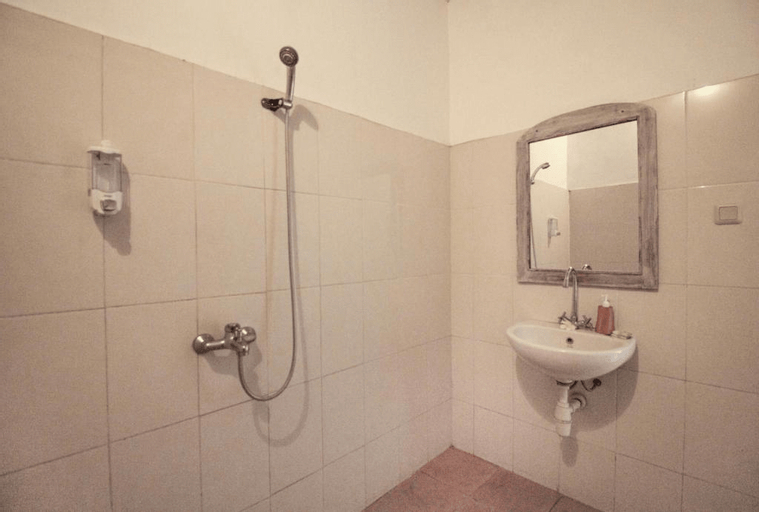 Bathroom 18