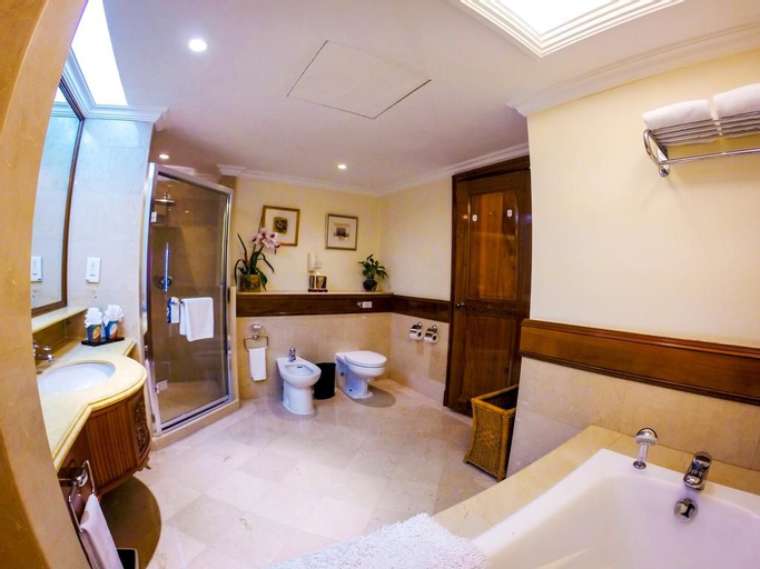 Bathroom 20