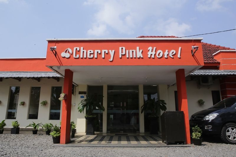 Cherry Pink Hotel Medan, Medan