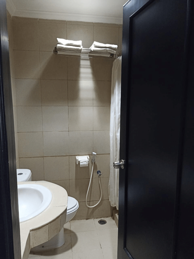 Bathroom 5, Mega Cikini, Central Jakarta