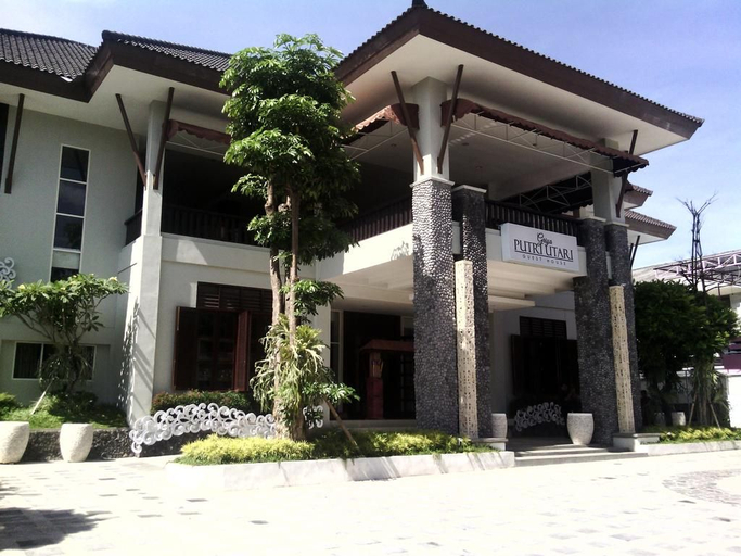 Exterior & Views 2, Putri Utari Guest House, Malang
