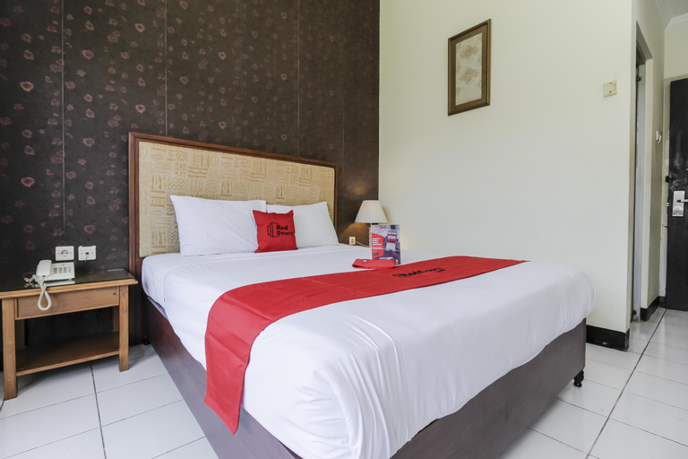 Bedroom 4, RedDoorz Plus near Grage City Mall, Cirebon