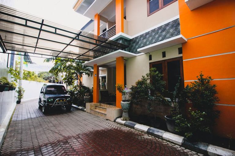 RedDoorz Plus @ Pogung Raya, Yogyakarta