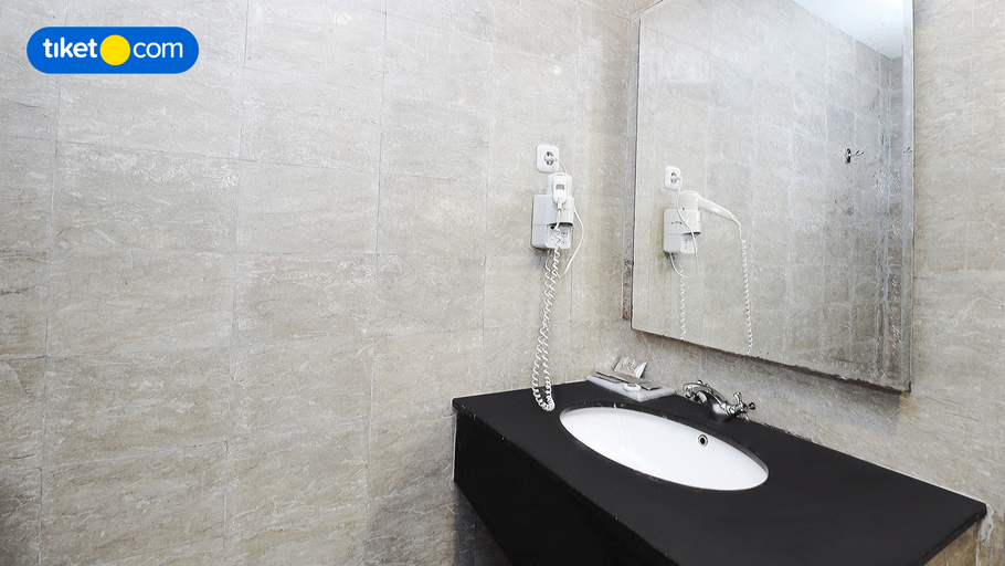 Bathroom 15