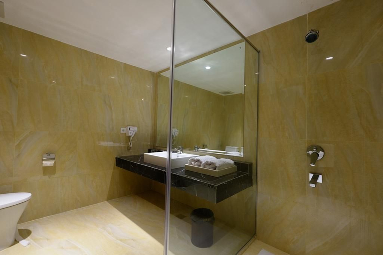 Bathroom 3, Portola Grand Arabia Hotel, Banda Aceh