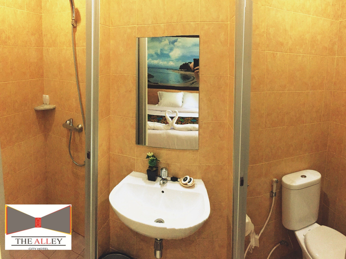 Bathroom 5, The Alley City Hotel, Denpasar