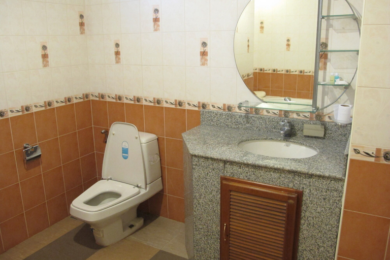 Bathroom 4, Chateau Vista, Si Racha