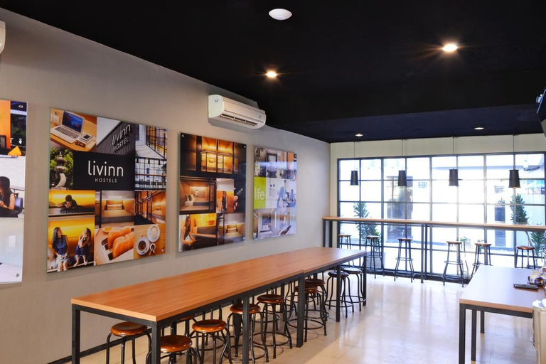 Public Area 2, Livinn Hostel City Center Surabaya, Surabaya