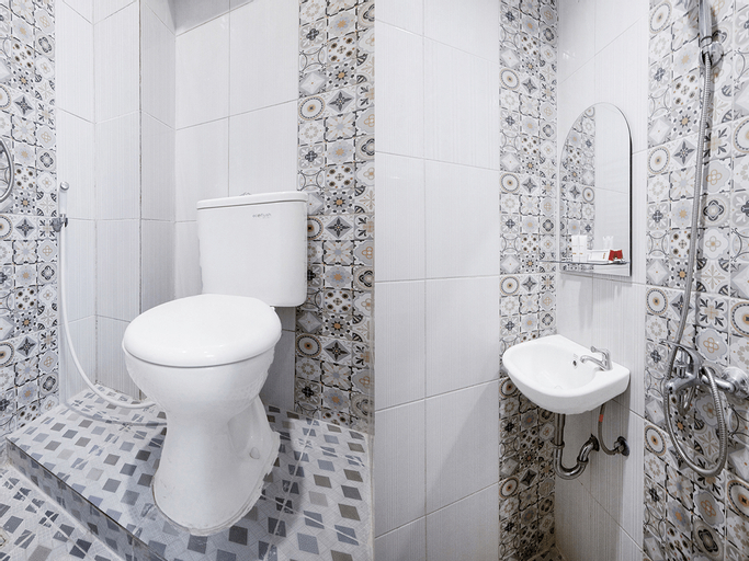Bathroom 12