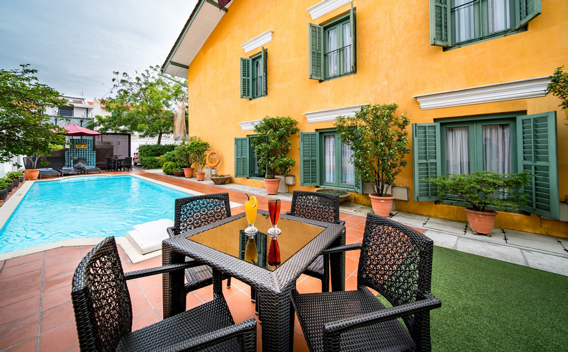 Swimming Pool 4
